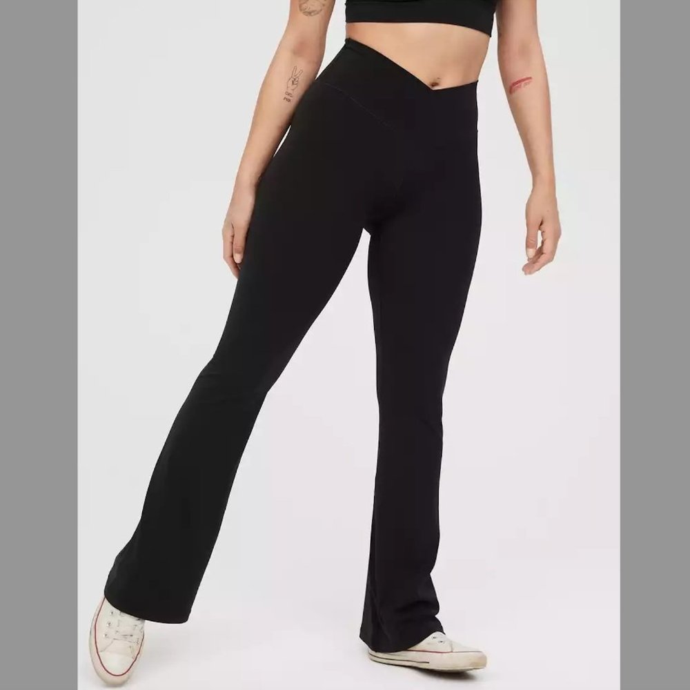 OFFLINE By Aerie Real Me High Waisted Crossover Flare Legging EUC - M